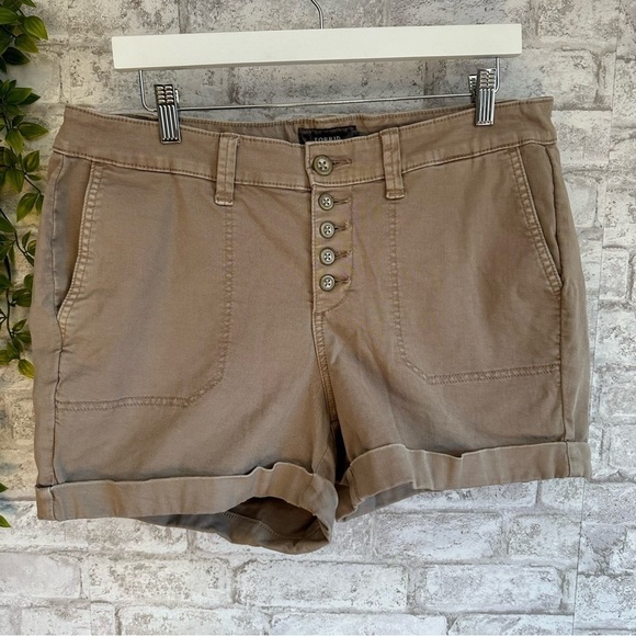 TORRID‎ feel the fit shorts women’s size 14 button fly tan - Picture 1 of 4